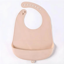 Charger l'image dans la galerie, Bavoir bébé en silicone – Souple, ajustable &amp; imperméable 🥣
